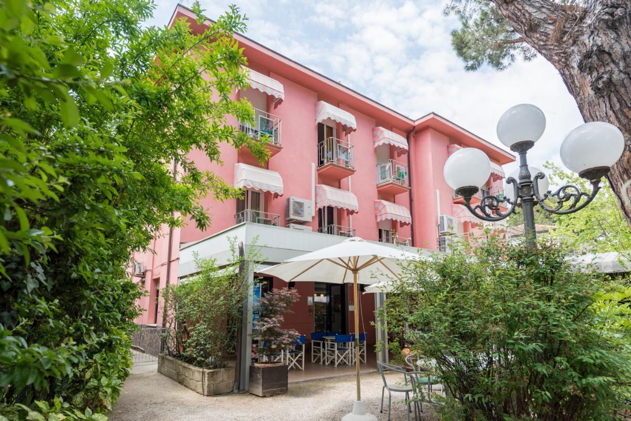 Hotel Villa Rosa 切塞纳蒂科 外观 照片