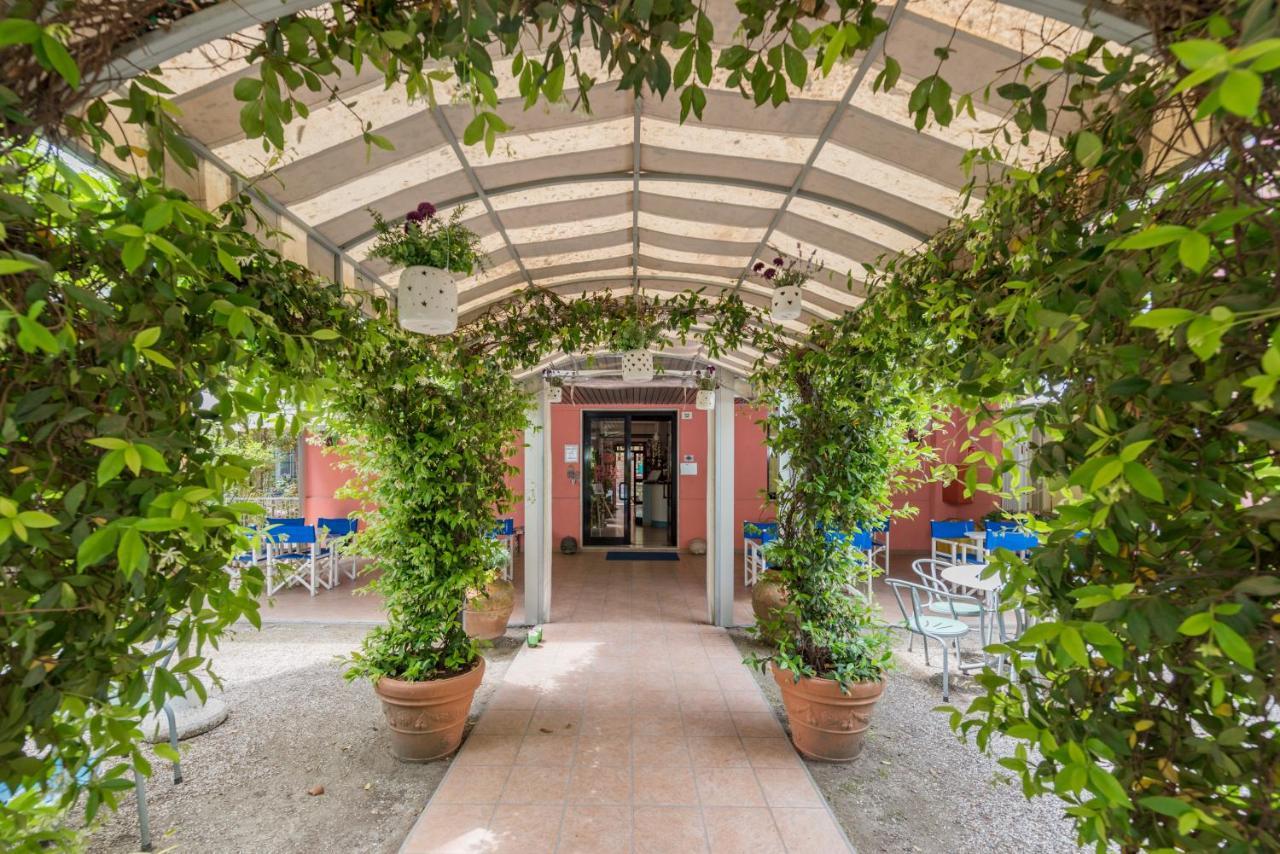Hotel Villa Rosa 切塞纳蒂科 外观 照片